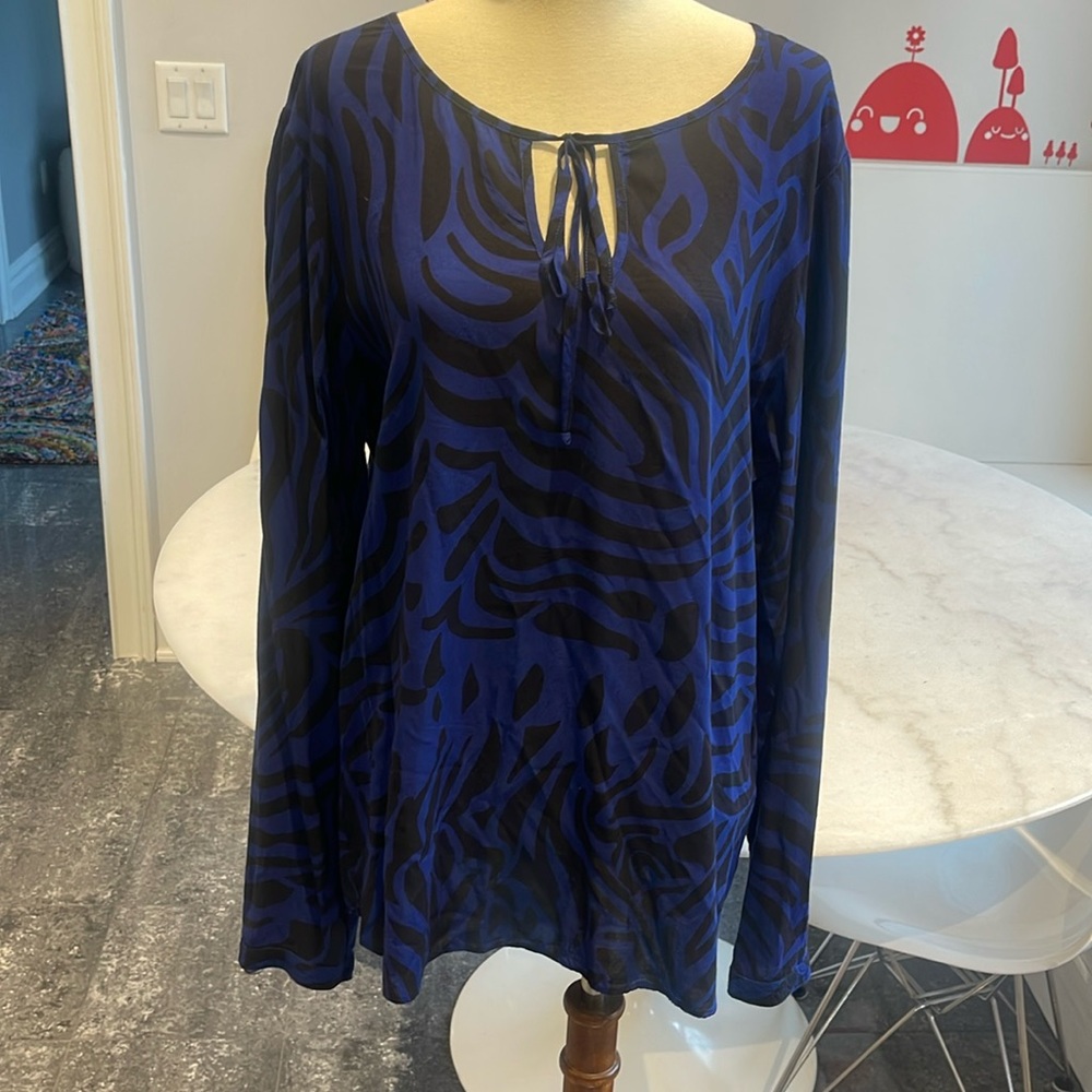 NWOT VELVET RAYON BLUE AND BLACK zebra keyhole tie neck top. L